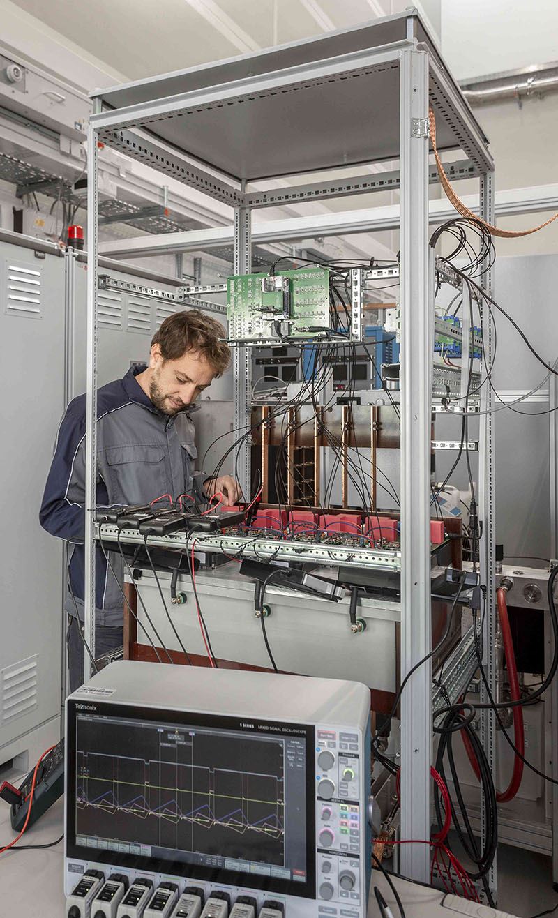 Highly Compact Inverter For Direct Connection To Medium-voltage Grid WR-Test 8